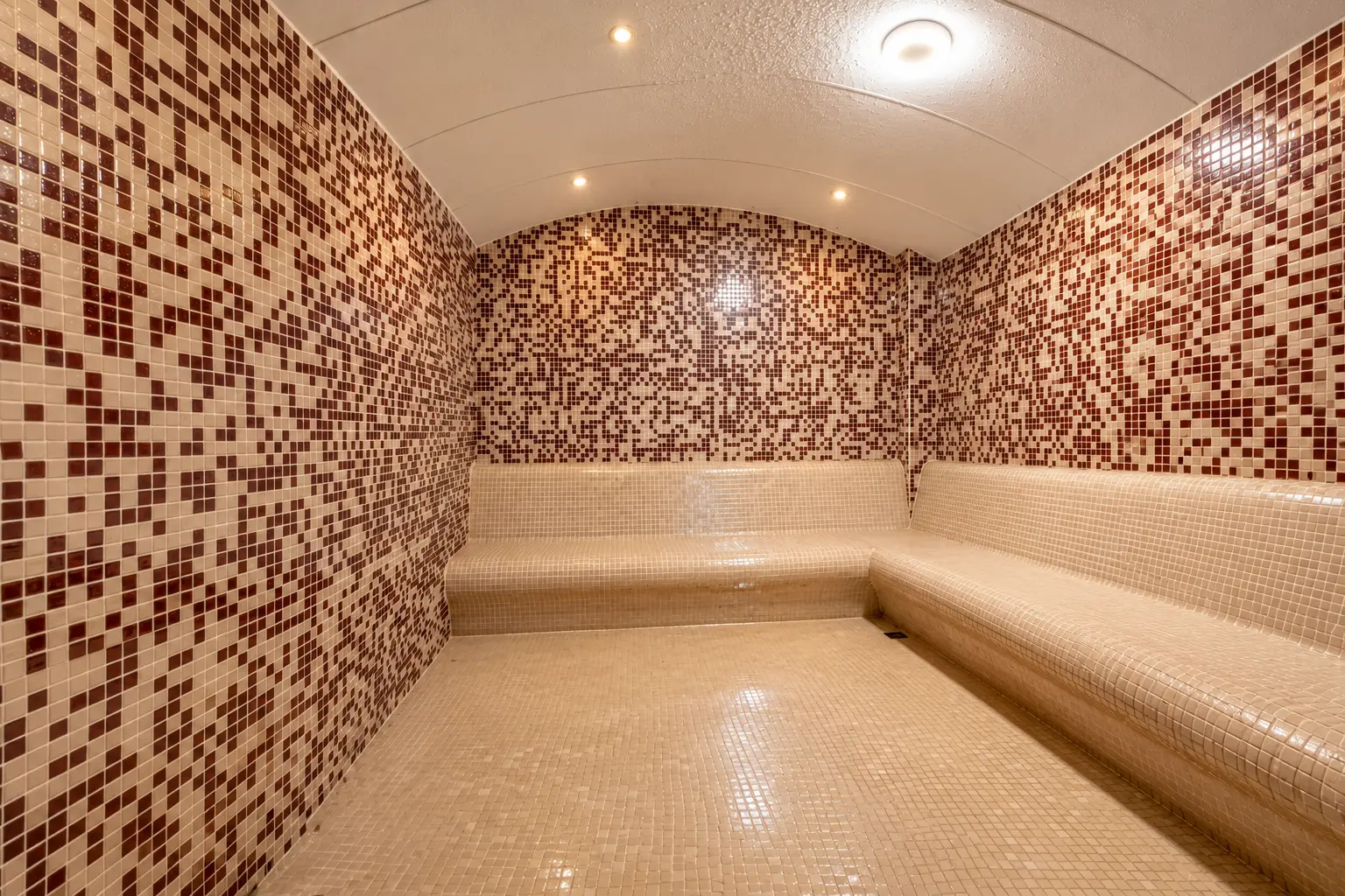 Dora Spa huzur veren mistik koridor